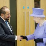 Soltane Ben Mohammad Al-Kassimi avec la reine d'Angleterre. D. R.